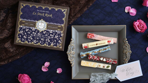 “ネイビーに咲く、大人可愛い春ギフト”。