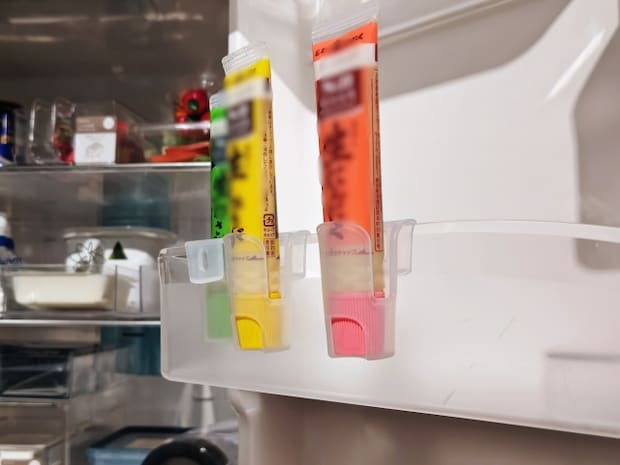 ライフソリューションブランド「KEYUCA」 2026年2月4日（水）2026年春の新作発表会」整理収納アドバイザー・中山真由美さんによる新生活収納術の様子（ドアポケット）