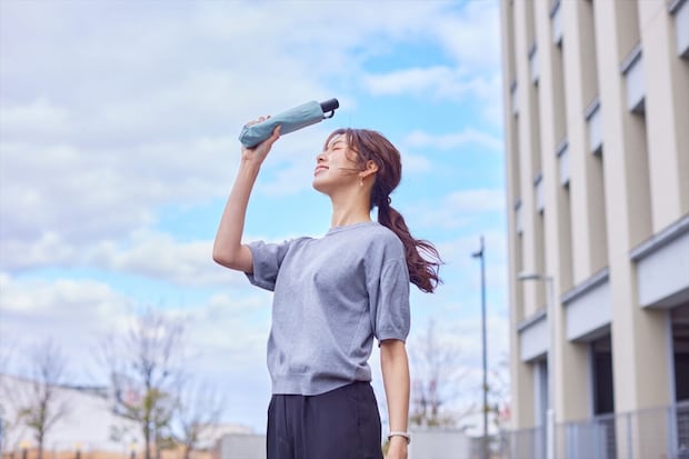 【日傘の“たたみづらさ”を解消】整う形状記憶&自動開閉機能を備えた『weer Lite』新登場