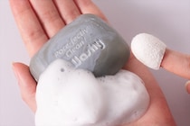 累計100万個突破の毛穴ケア石けんが進化した！『ドットウォッシー』リニューアルで皮脂吸着力が約8倍に！？