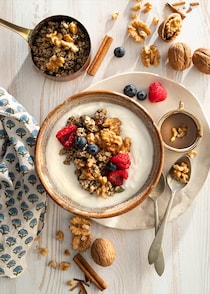 【忙しい朝でも栄養チャージ】くるみ×ギリシャヨーグルトの簡単朝ごはん♪