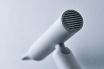 【リンゴ1個分の軽さ！？】軽量＆業界トップクラスの風速を実現したヘアドライヤー「Re・De Hairdry+」発売