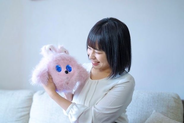 AIぬいぐるみ「KOTTI」　なでる