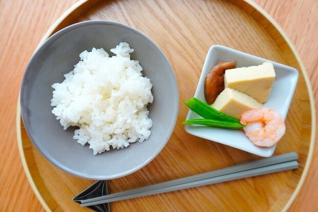 電解水素水で炊いたご飯と高野豆腐