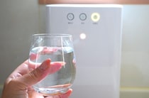 【浄水器とは全然違う】胃腸症状の改善効果が認められた「電解水素水」が使い放題！整水器で叶える胃腸ケア・料理・美容を徹底検証