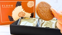 【売り切れ続出】見つけたら即買い♡ザクッと食感と甘じょっぱさがたまらない！「FLOOM（フルーム）塩キャラメルショコラサンド」を実食レビュー
