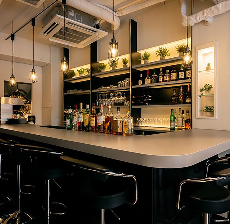 カジュアルデートはカウンター席で。二軒目デートにもオススメのお店|東京