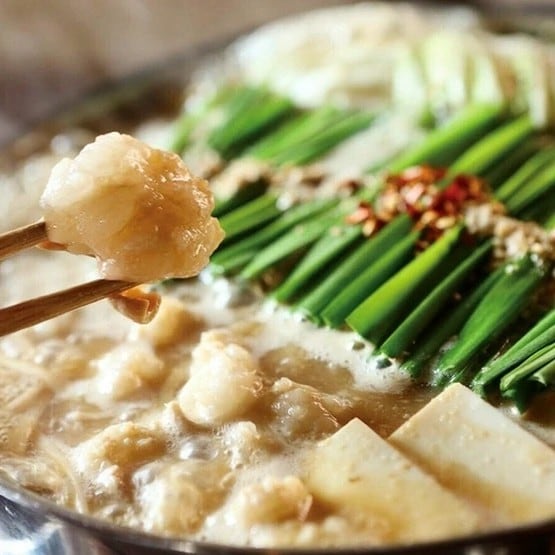 【福岡・博多駅周辺】ランチで楽しむご当地グルメ5選｜もつ鍋・水炊き・明太子など人気店が集結