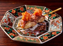 ≫薪で焼く焼鳥でフーディを虜にした、超予約困難店【薪鳥 新神戸】が移転オープン｜赤坂見附