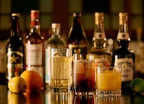 ≫一人でも大勢でも飲んで食べて楽しめる、バー＆ダイニングバー5選｜東京