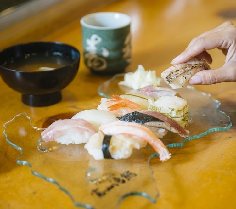 「寿司といえば、富山」――この冬こそ行きたい、“天然のいけす”が育む寿司と工芸・地酒を堪能する旅