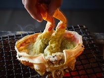 ≫わずか2室限定。専属料理人が目の前で活蟹を捌く特別空間【かにじぇんぬ 麻布】