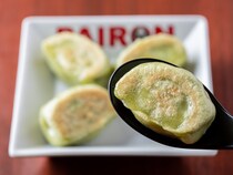 ≫肉汁あふれる餃子に大感激！ 台湾屋台メシが楽しめるとっておきの一軒｜ 【PAIRON　飯田橋本店】東京・神楽坂