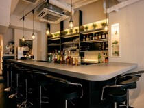 ≫カジュアルデートはカウンター席で。二軒目デートにもオススメのお店｜東京