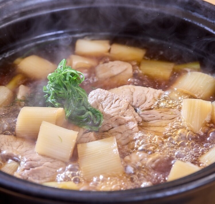 日本酒初心者も、通なあなたも。新橋【酒亭穂椋（ほくら）】で江戸の伝統料理「葱鮪鍋」と厳選銘酒に酔いしれる