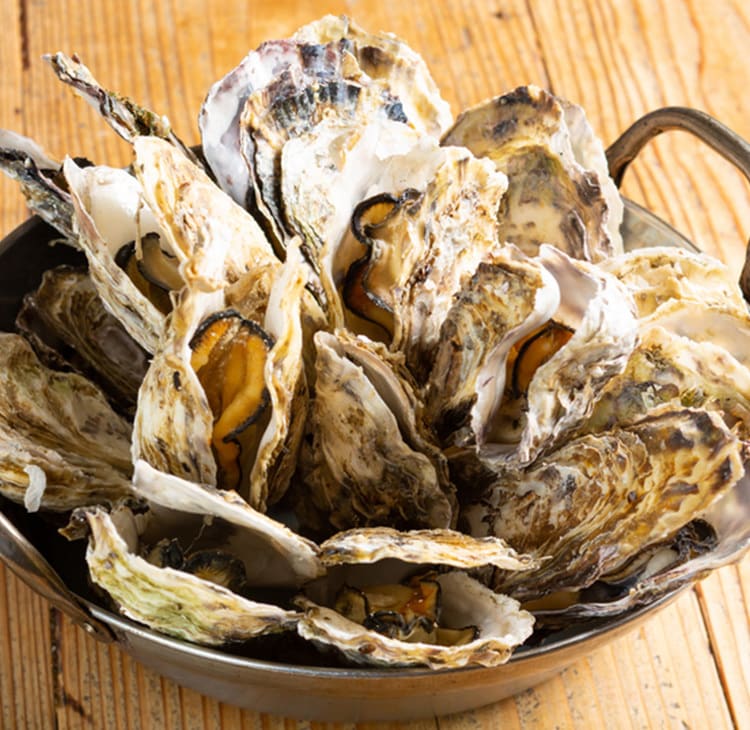 大阪で生牡蠣食べ比べ！馬肉や和牛と楽しむ進化系牡蠣メニューが評判の5軒