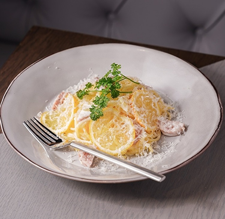 武蔵小杉のランチ・ディナーに【トライアングル グランツリー武蔵小杉】へ｜料理・ドリンク・デザートの三拍子が“ちょうどいい”オールデイダイニング