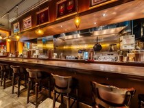≫難波・心斎橋でひとり飲み！ カウンターが心地よいミナミの居酒屋・レストラン