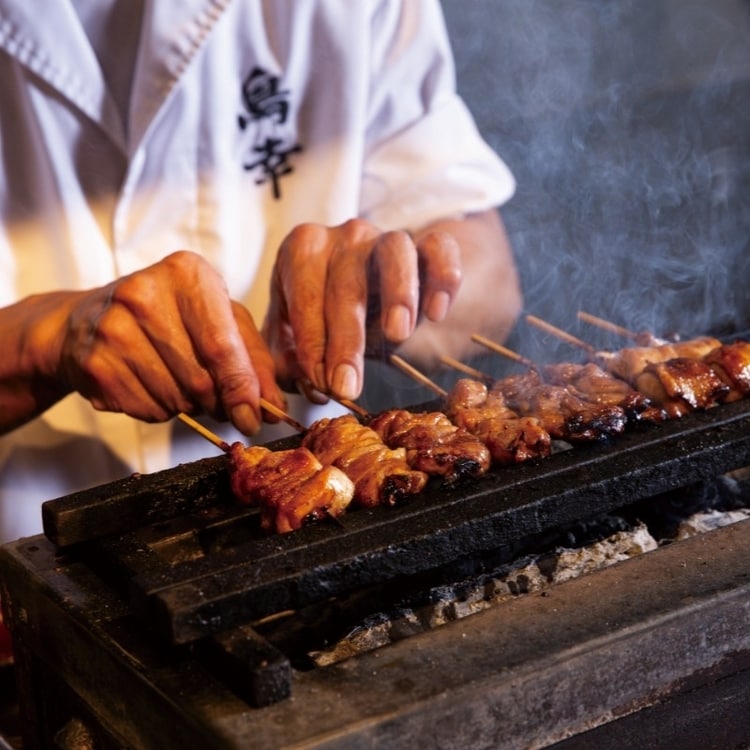 銀座で本格焼鳥とワインの響宴。【銀座 鳥幸】で味わう、銘柄鶏の真髄と職人のこだわり｜東京・銀座