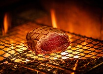 ≫多彩なアプローチで全皿に薪火を取り入れたフランス料理｜門前仲町【jiü 慈雨】