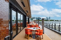 ≫横浜ハンマーヘッドに、スペイン料理【Del Mar COMEDOR Y TERRAZA】と【蕎麦 菫】が同時オープン