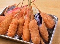 ≫安くておいしい大阪名物を満喫！ 新世界エリアの老舗串揚げ店5選｜大阪