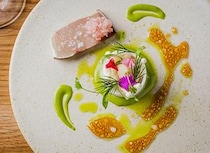 ≫オランダを代表する三つ星シェフがアジア初出店！ 横浜・馬車道に誕生した話題の【SMAAK】とは？