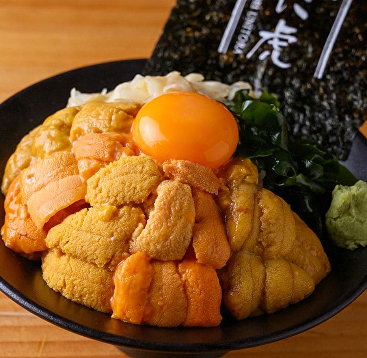 築地で極上のウニ丼を。【うに虎 本店】で味わう贅沢な食べ比べ体験