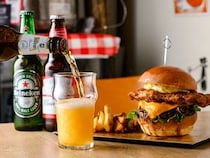 ≫クラフトハンバーガー×クラフトビールをペット連れで頬張れる幸せ【Craft Burger＆Grill Jiro】｜東京・上野
