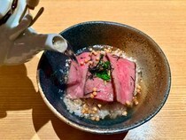 ≫六本木の隠れ家【御曹司 松六家】で極上の「水炊き鍋」を堪能。〆はランチで人気の『和牛ひつまぶし』にアップグレードも！