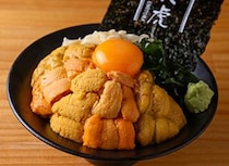≫築地で極上のウニ丼を。【うに虎 本店】で味わう贅沢な食べ比べ体験