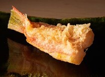 ≫絶え間なくトライ＆エラーを繰り返し、食材の旨みを引き出す｜静岡【てんぷら成生】