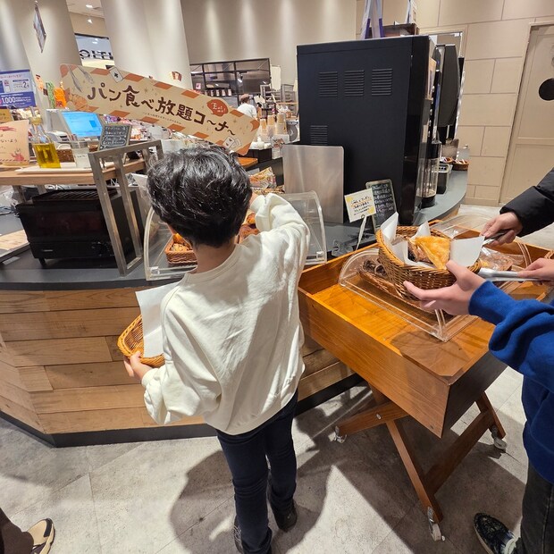 パン食べ放題モーニング