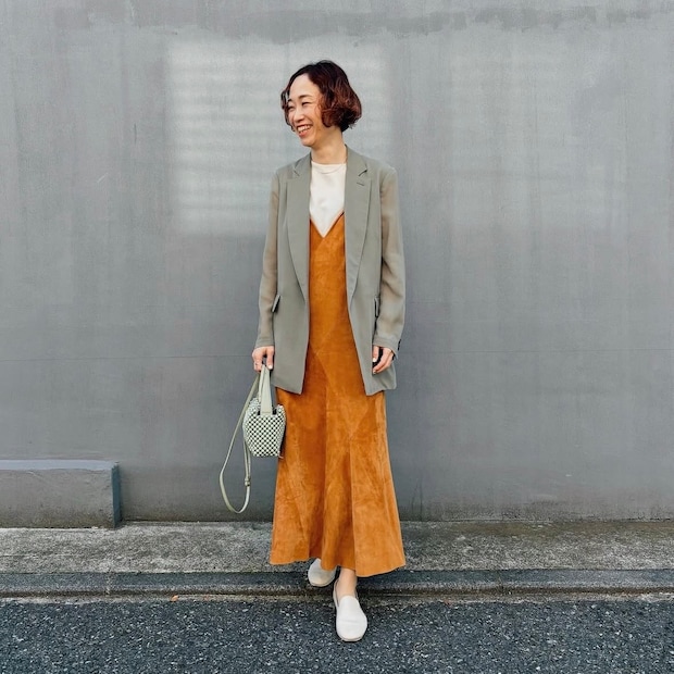 【卒園式コーデの選び方】ママはクローゼットのきちんととカジュアルを組み合わせたワンピーススタイル。