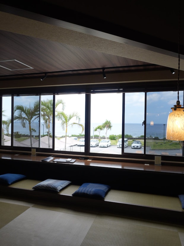 沖縄Gala青い海にある日本茶カフェ三福さん目の前に広がる海を見ながら楽しむ日本茶は絶品