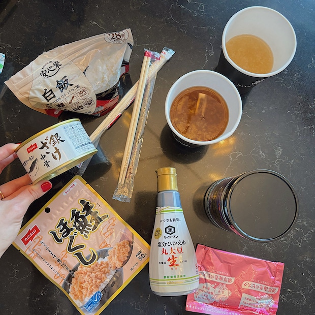 アメリカ持ち込みOK！ホテル滞在に持っていきたい日本食。ホテルでの食事の様子。