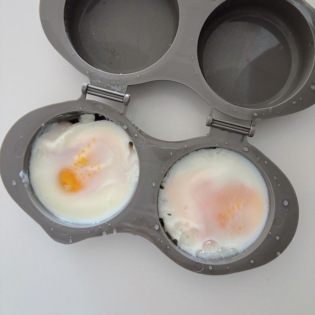 【3COINS】おしゃれで機能的なキッチングッズ『KITINTO』。レンジで目玉焼きができる目玉焼きクッカー。ノンオイルでヘルシー!