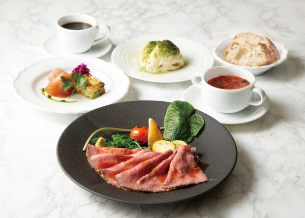 ローストビーフコース　￥3,300（税込）　© 国立西洋美術館