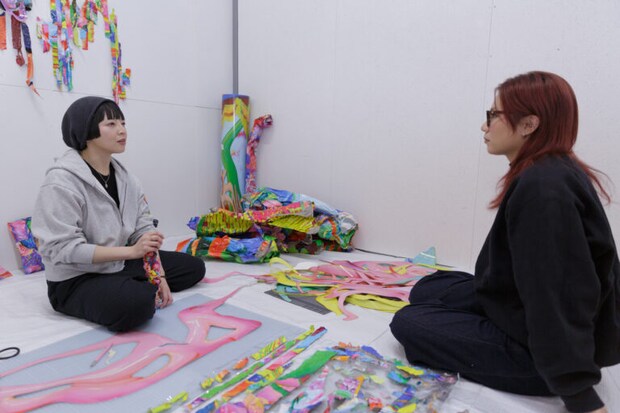 第2期参加アーティストの交流の様子