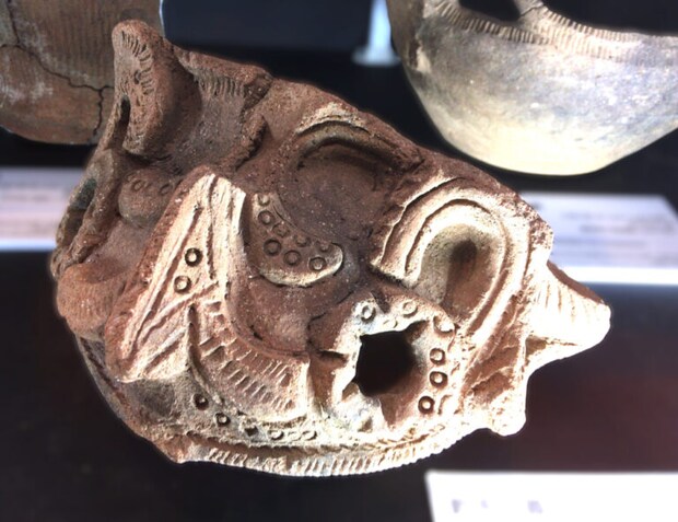 ⑦「釣手土器」北杜市考古資料館　　筆者撮影