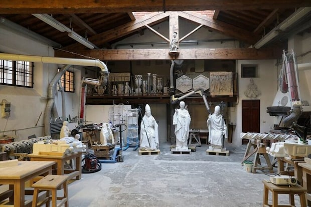 1024px-Via_dello_Studio_3_angolo_via_delle_oche,_bottega_dell'opera_del_duomo,_interno,_veduta_01