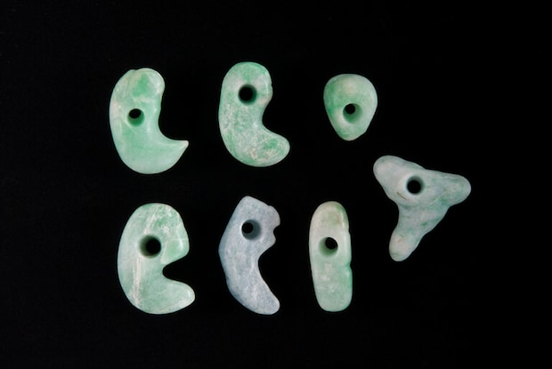 朝日山(1)遺跡「ヒスイ製玉類」