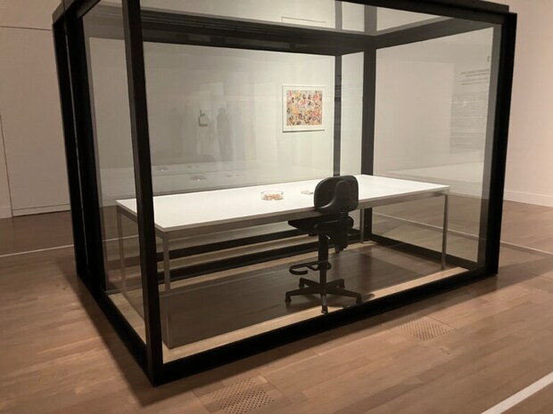 ダミアン・ハースト 《後天的な回避不能》 1991年 Photographed by Prudence Cuming Associates ⓒ Damien Hirst and Science Ltd. All rights reserved, DACS/Artimage 2025