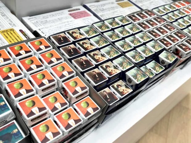 「西洋絵画400年の旅」オリジナル・ミニチョコ 全10種1個150円（税込）※数量限定販売