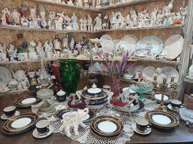 1280px-2024.05.01_Nowogrodek_Navahrudak_Vintage_Shop_Old_Porcelaine