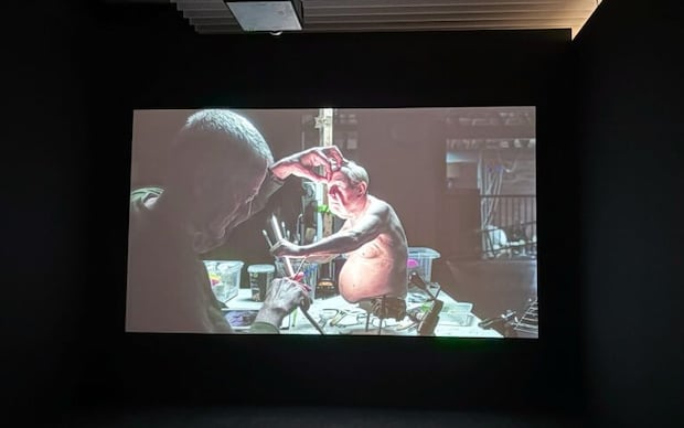 ゴーティエ・ドゥブロンド 《チキン／マン》 2019-2025年