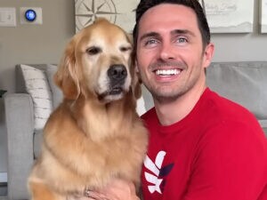 小さな子犬がこんなに立派に♡ 思い出をなぞる心温まる1枚