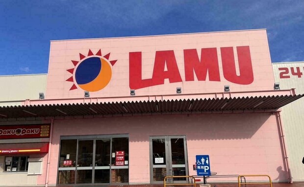 正直驚愕!【ラ・ムー】「とろ〜りチーズバーガー」108円でこの満足感はすごい!パティが予想を超えた分厚さだった♪