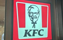 完売必死！【2026年ケンタッキー福袋】1,850円お得！5,350円相当の引換券&ビスケット型お昼寝枕入り！11月6日(木)から事前抽選の受付スタート！