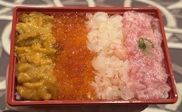 【角上魚類】「四色丼」が"おいしいもの総選挙2025"の最高金賞に!豪華なネタをお手頃価格で楽しめる♪